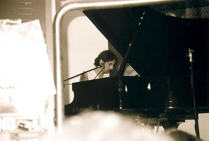 Torino, Showcase acustico alla FNAC, 25 Maggio 2002 - Foto di Mec - 17 Aug 2004